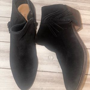 🍀 Lucky Brand black suede fringe booties